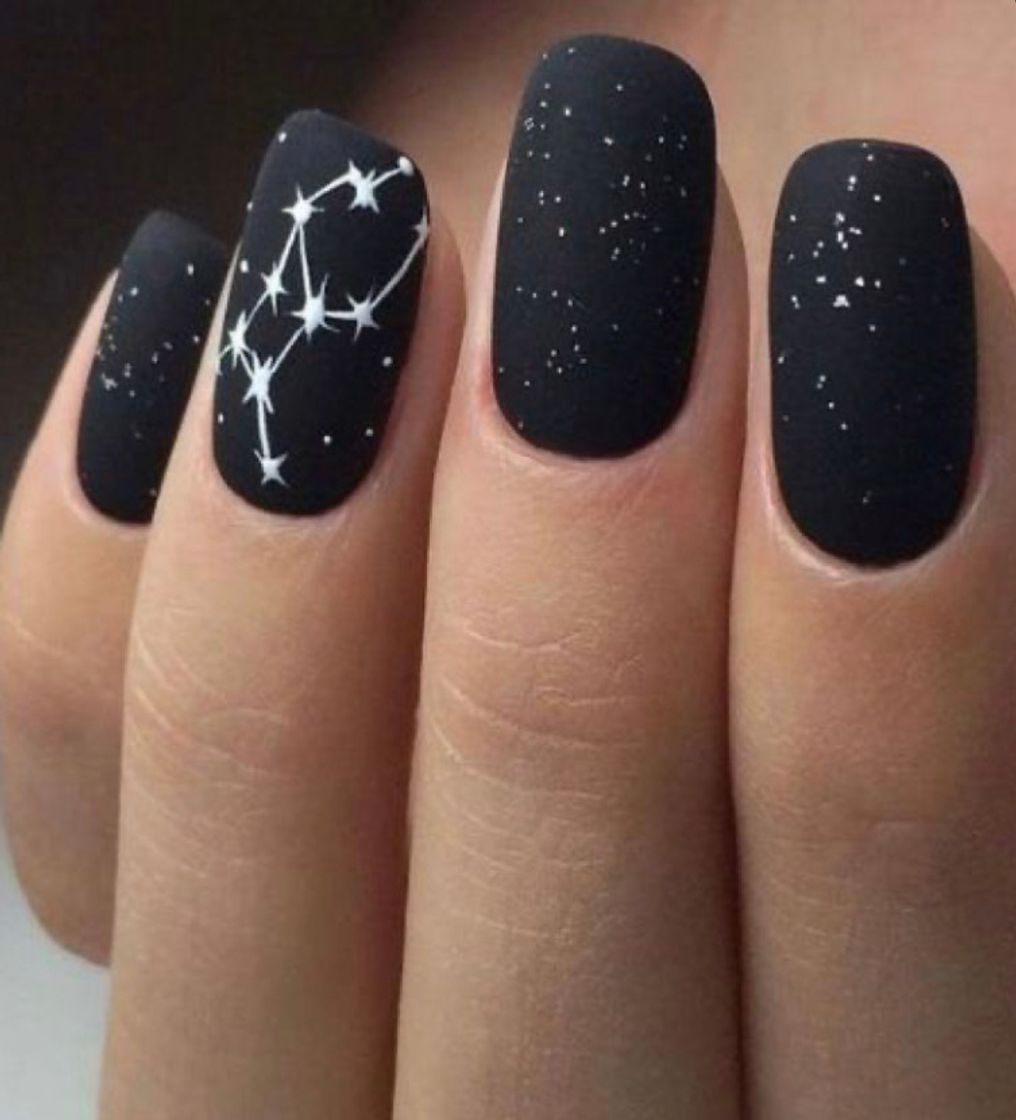 Moda Unhas estilo céu estrelado 