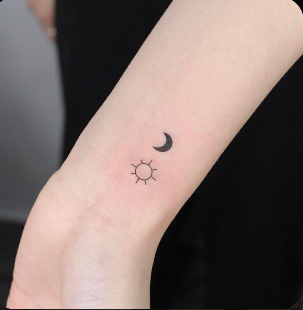 Moda Tatuagem sol e lua