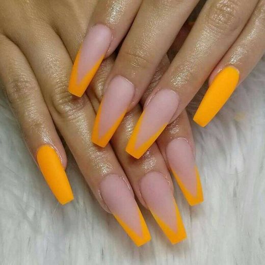 Unhas laranja 