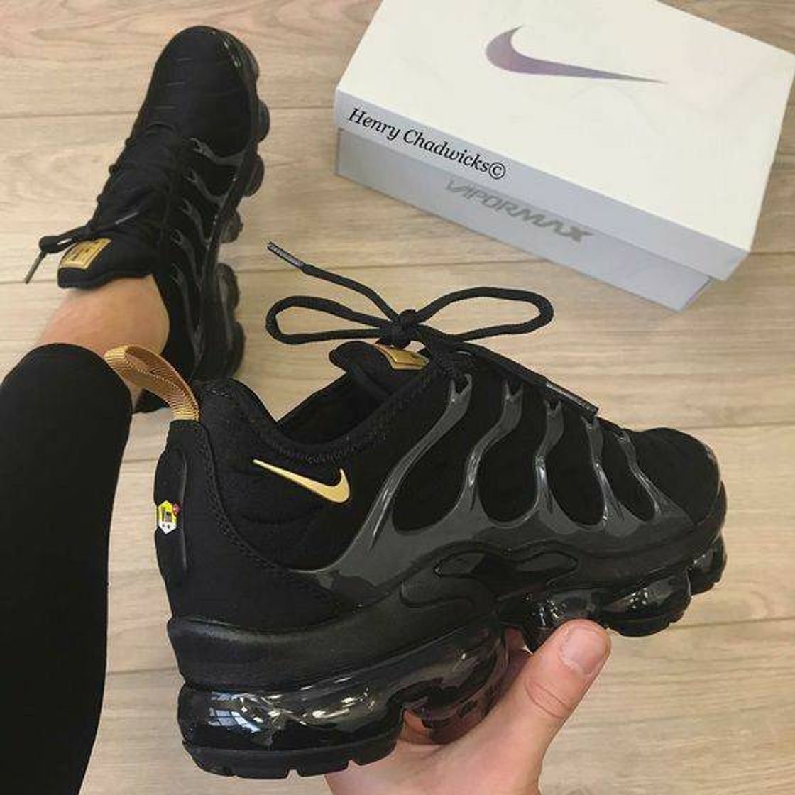 Moda nike preto e dourado 