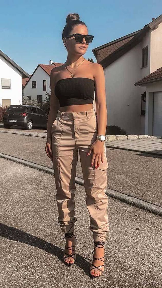 Social Look simples e estiloso com calça nude
