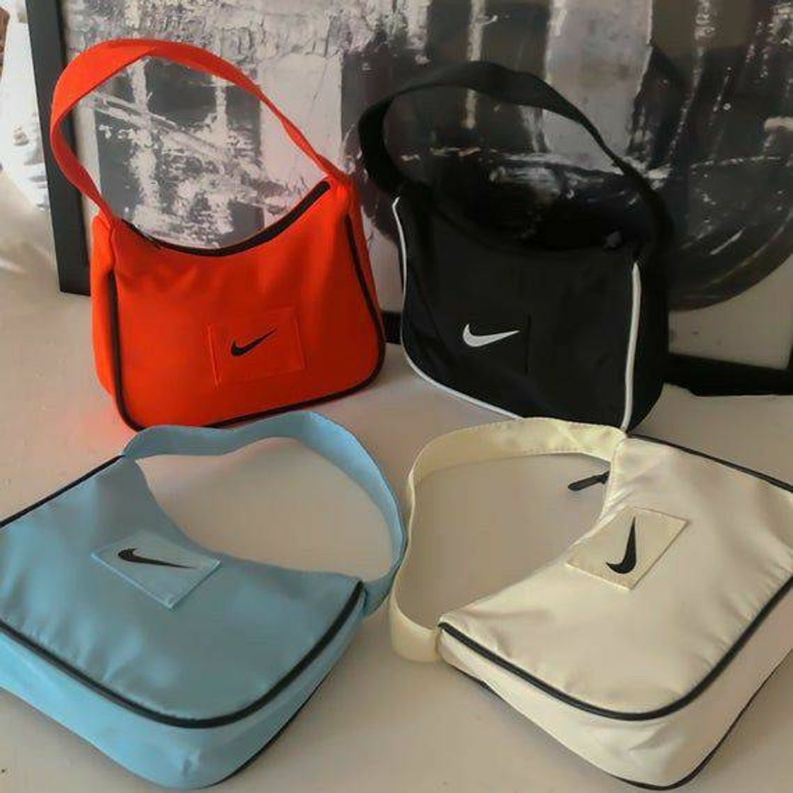 Fashion Nike mini shoulder bag.