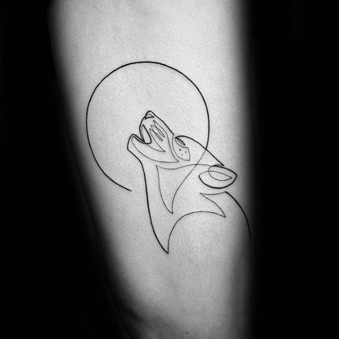 Moda Inspiração pra tatto Lobo minimalista