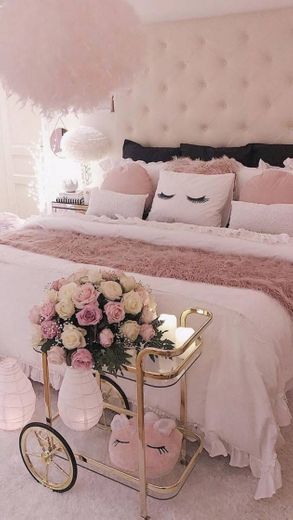 Cozy bedroom decor