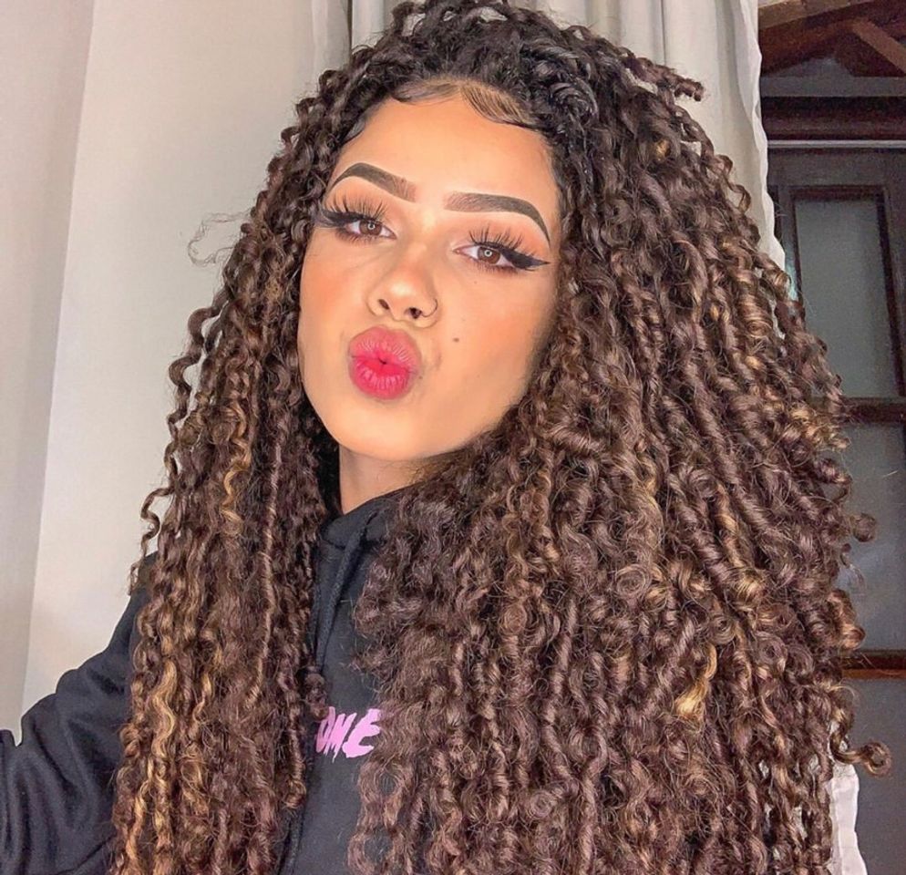 Moda (Instagram da menina no link) cabelo cacheado com volume