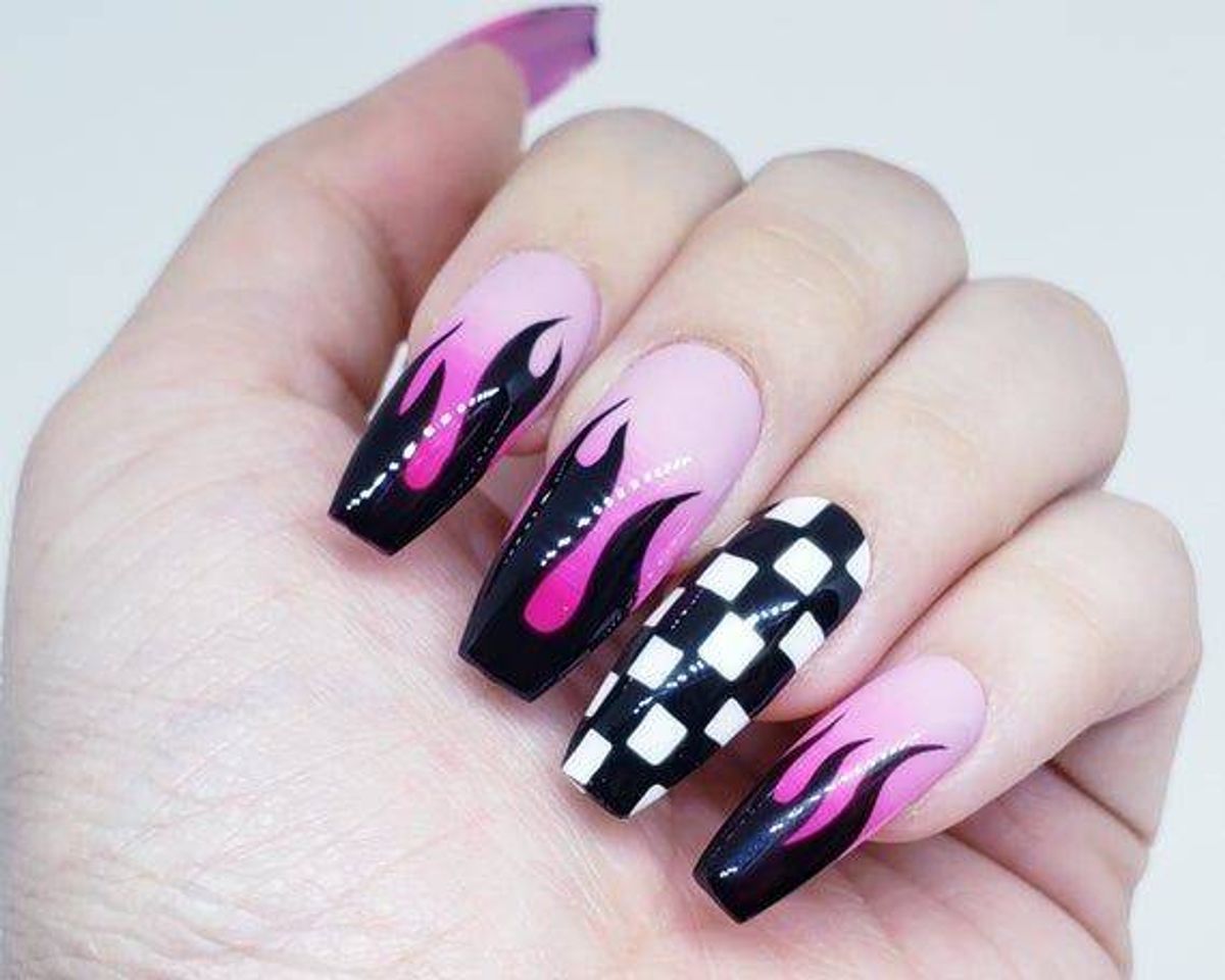 Moda Unhas preta com rosa 🖤💖