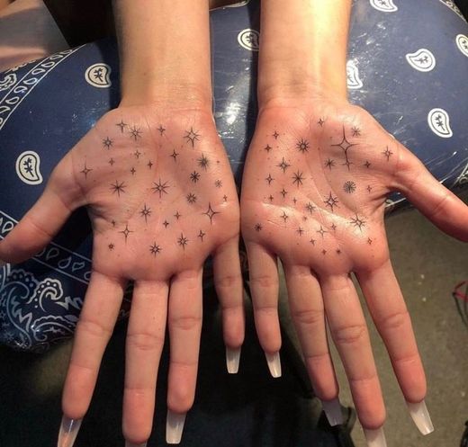 Tatuagem na palma da mão 