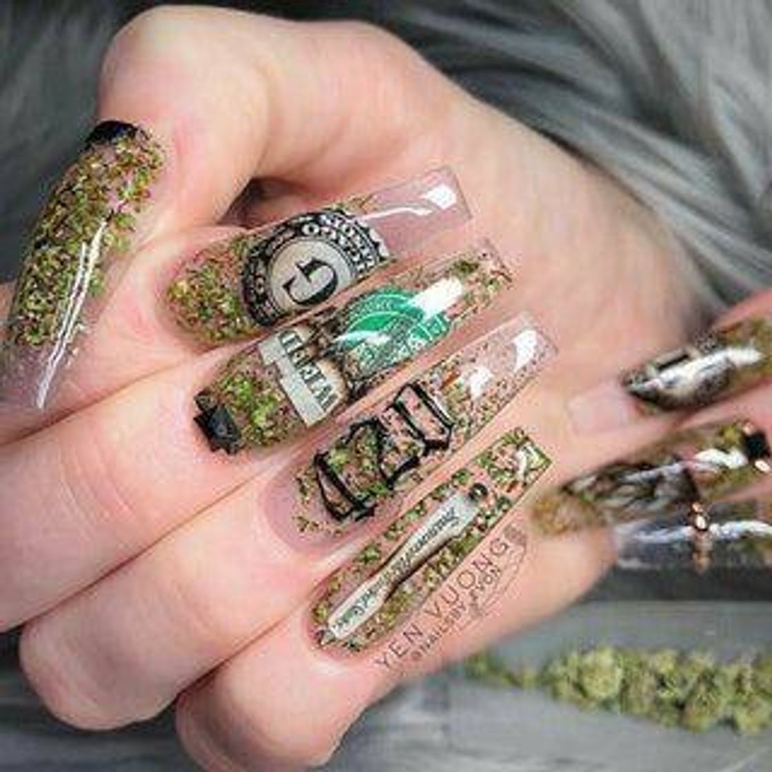 Moda UNHA WEED