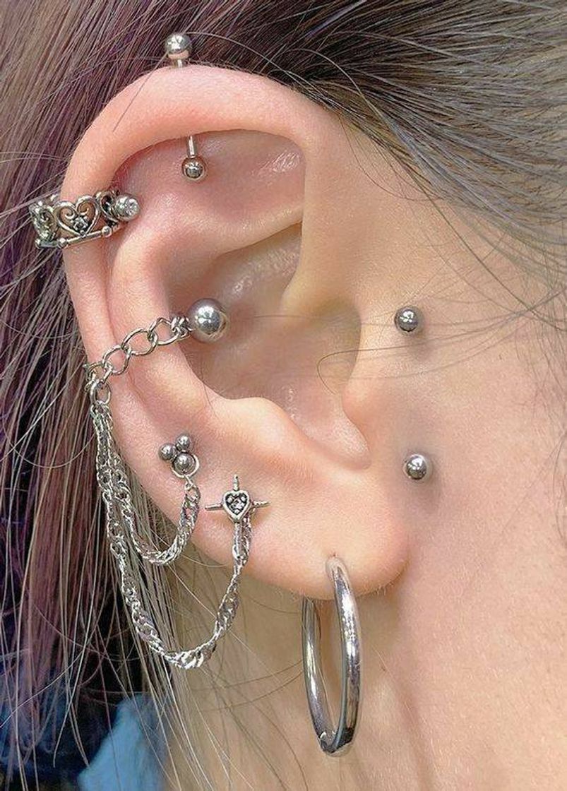 Social Piercing em toda a orelha
