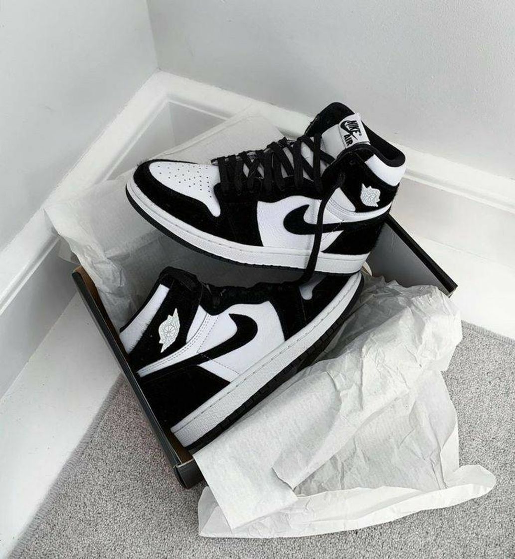 Moda •Air Jordan 1 "Black and White"•