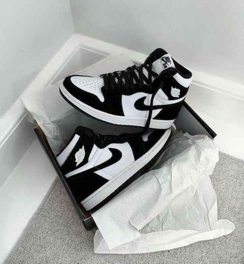 •Air Jordan 1 "Black and White"•
