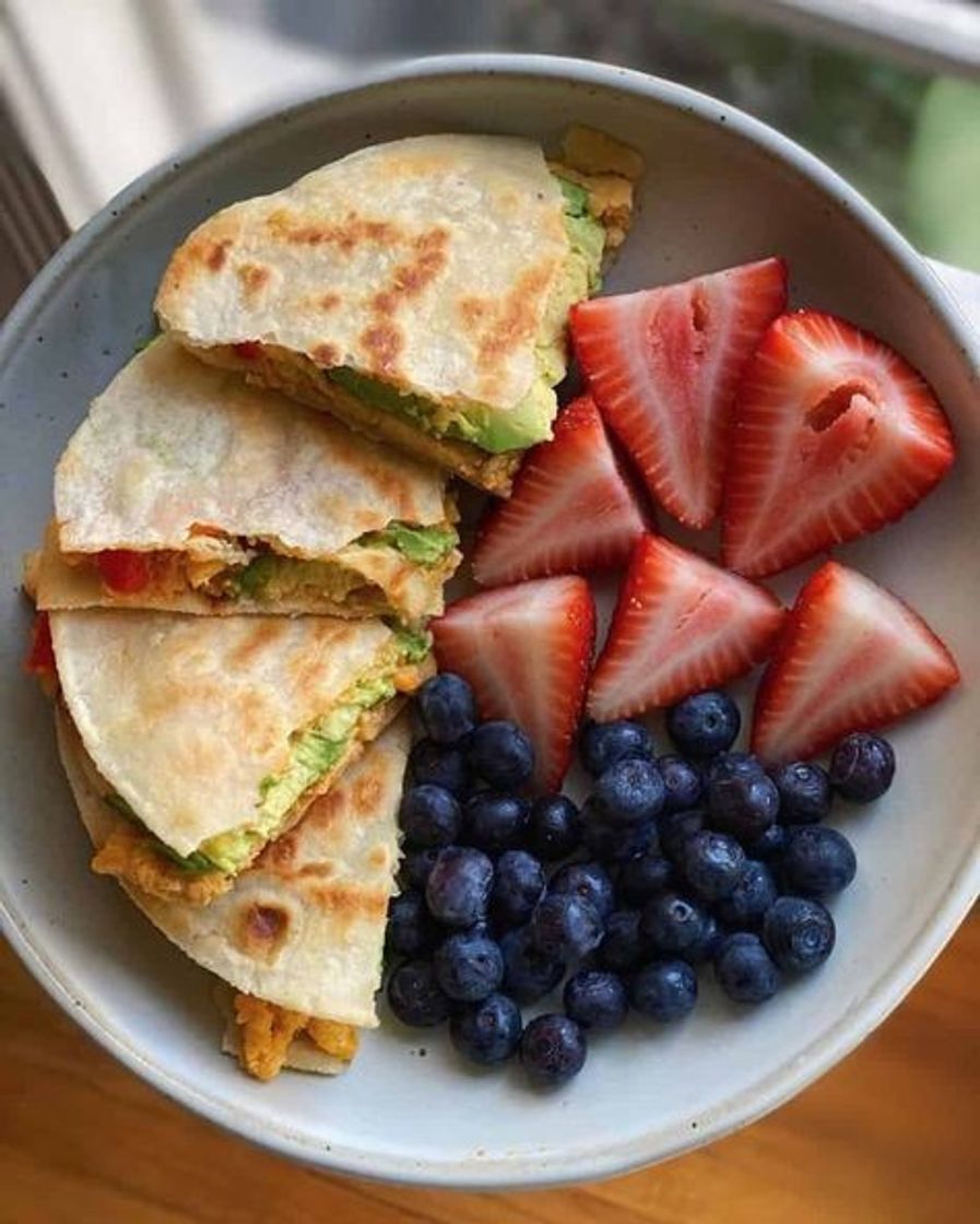 Social tortilla de huevos y frutas 🍓🇩🇴