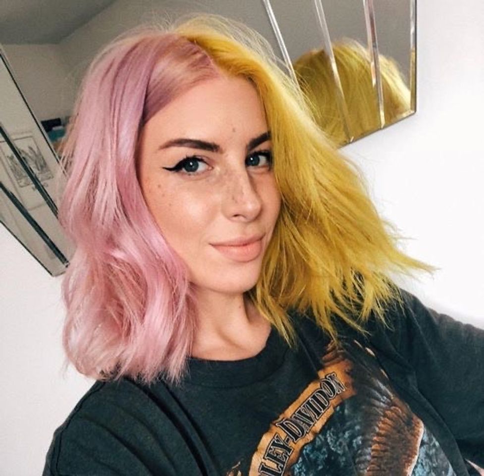 Moda cabelo rosa e amarelo 