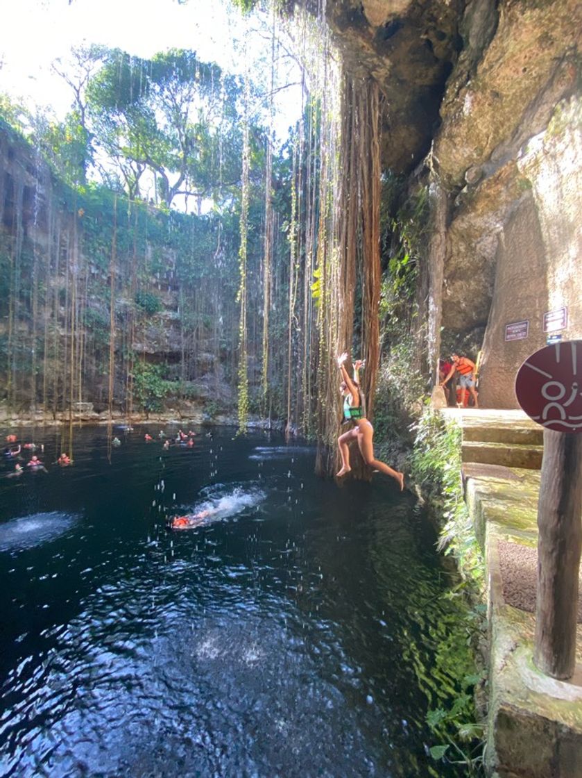 Place Cenote Ik-Kil