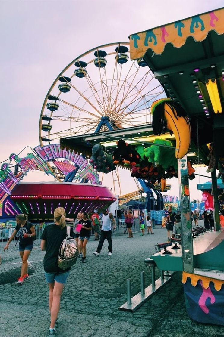 Moda Cita en un parque de diversiones 🎡