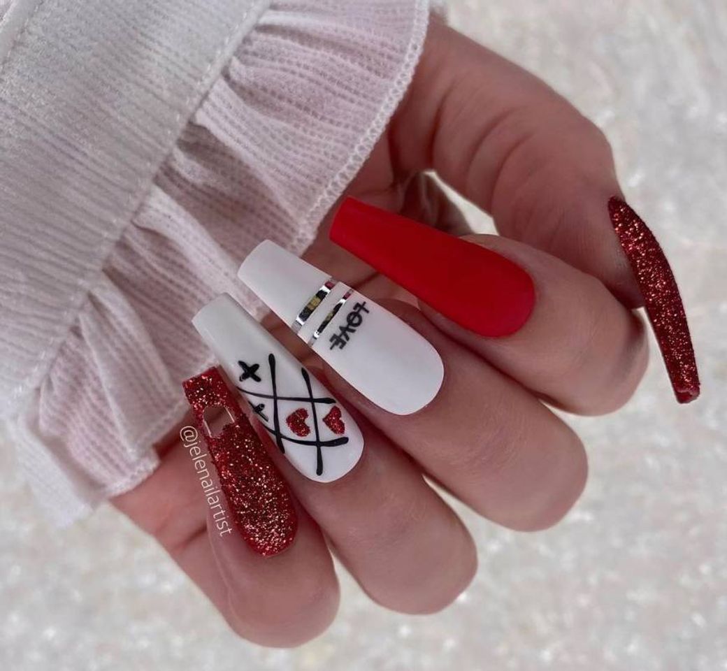 Moda Red nails