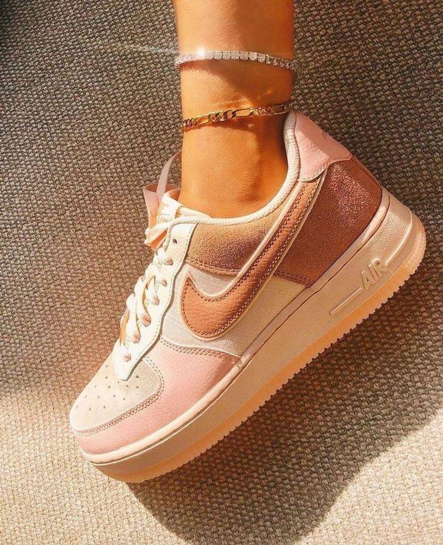 Social Nike pastel