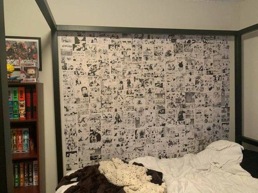 quarto com parede de mangá.