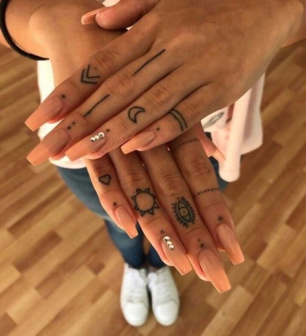 Moda Tatto na mão 