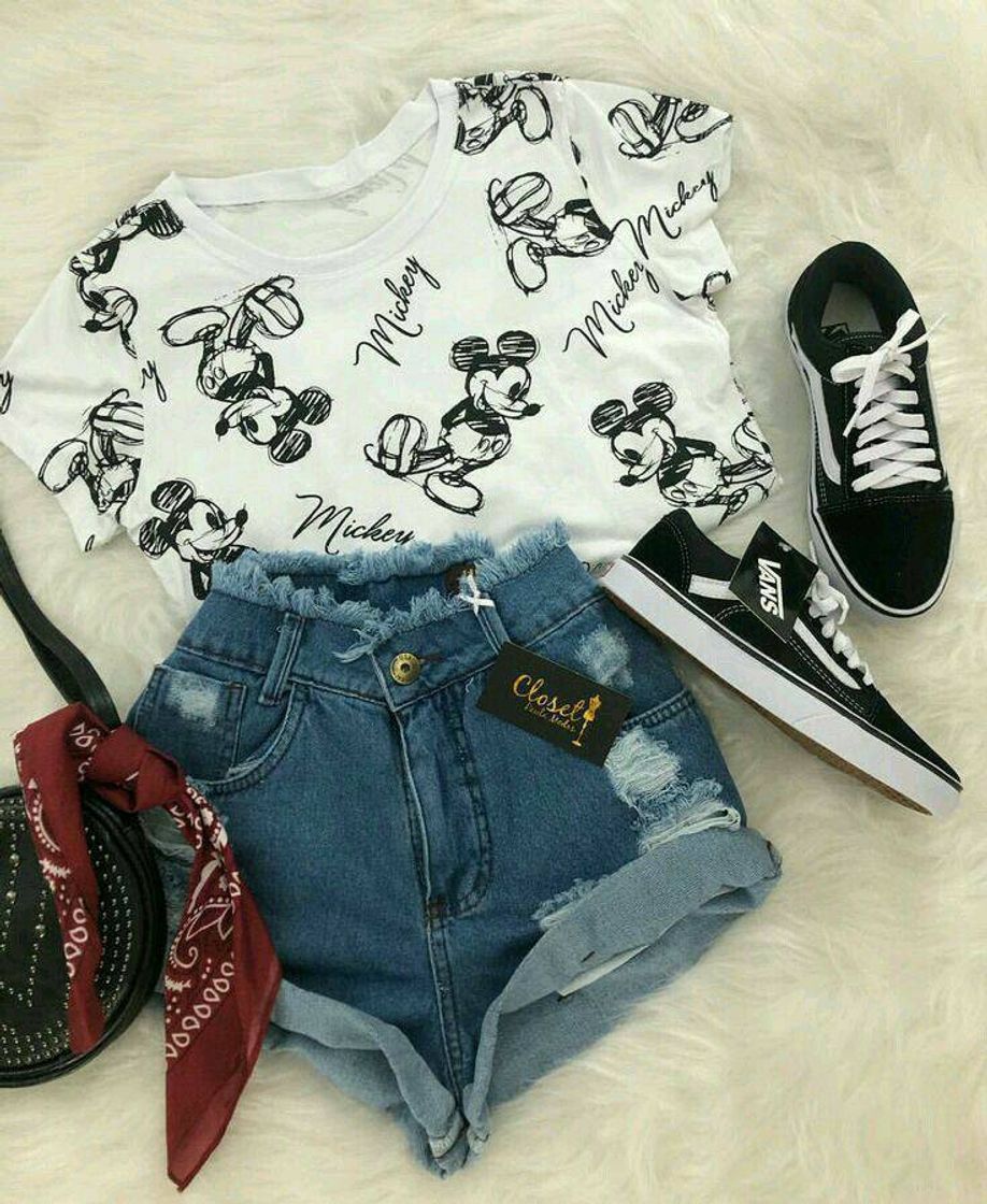 Moda Look de short com tênis 