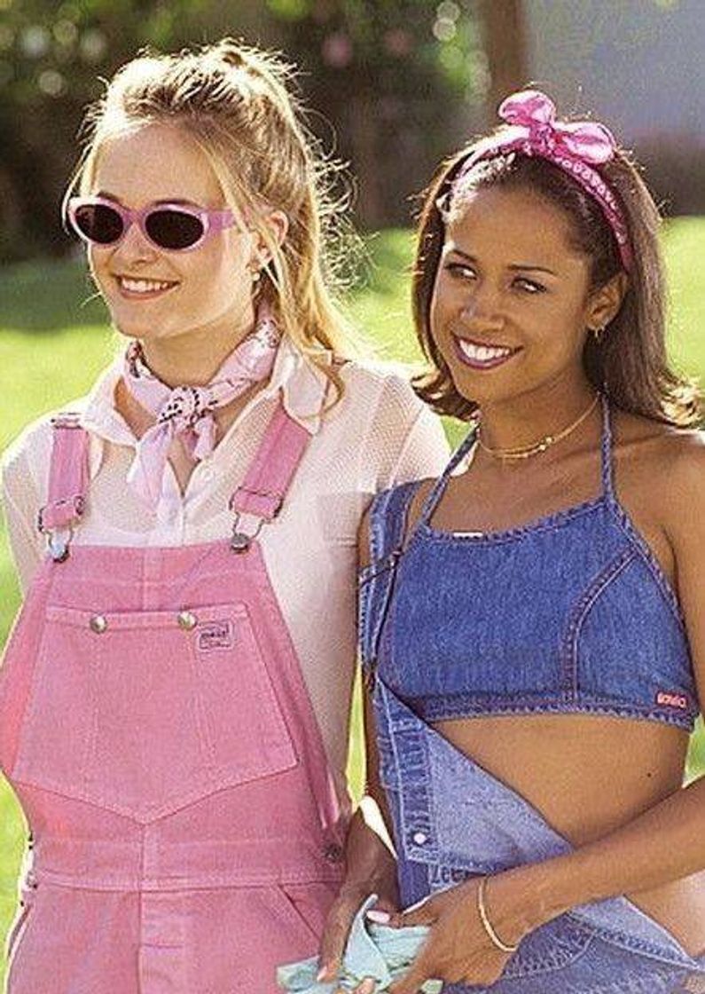 Fashion Looks de amigas dos anos 90💭💖