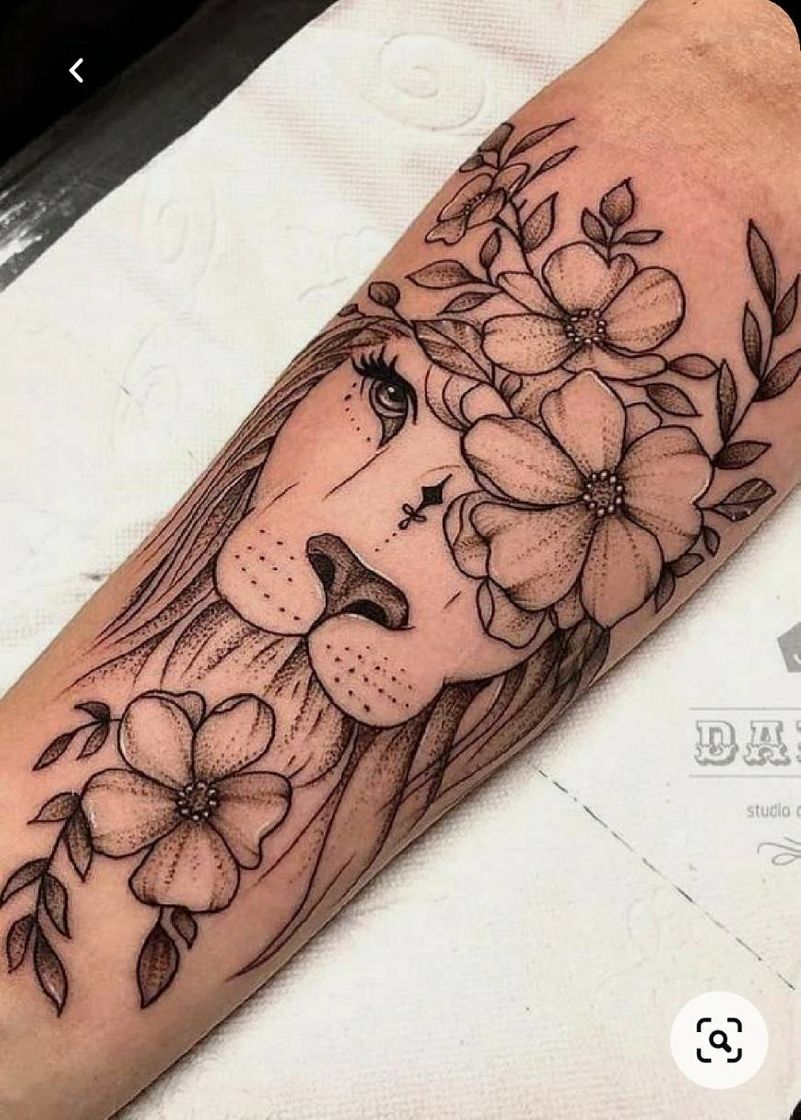 Moda tatuagem feminina no braço