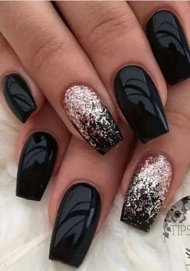 Moda Esmalte preto com glitter 