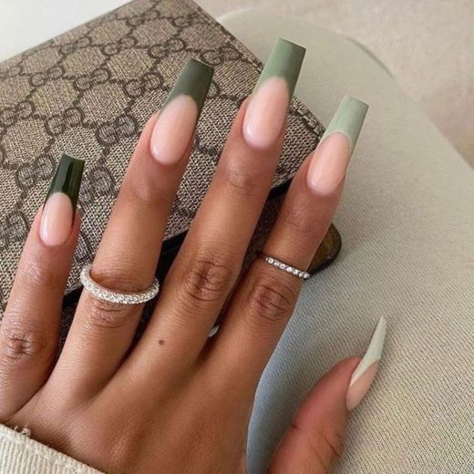 Green nails inspiration 