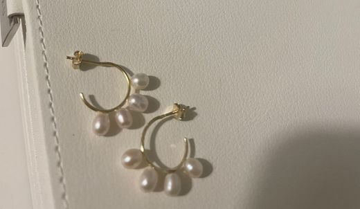 CHEEKY PEARL EARRINGS