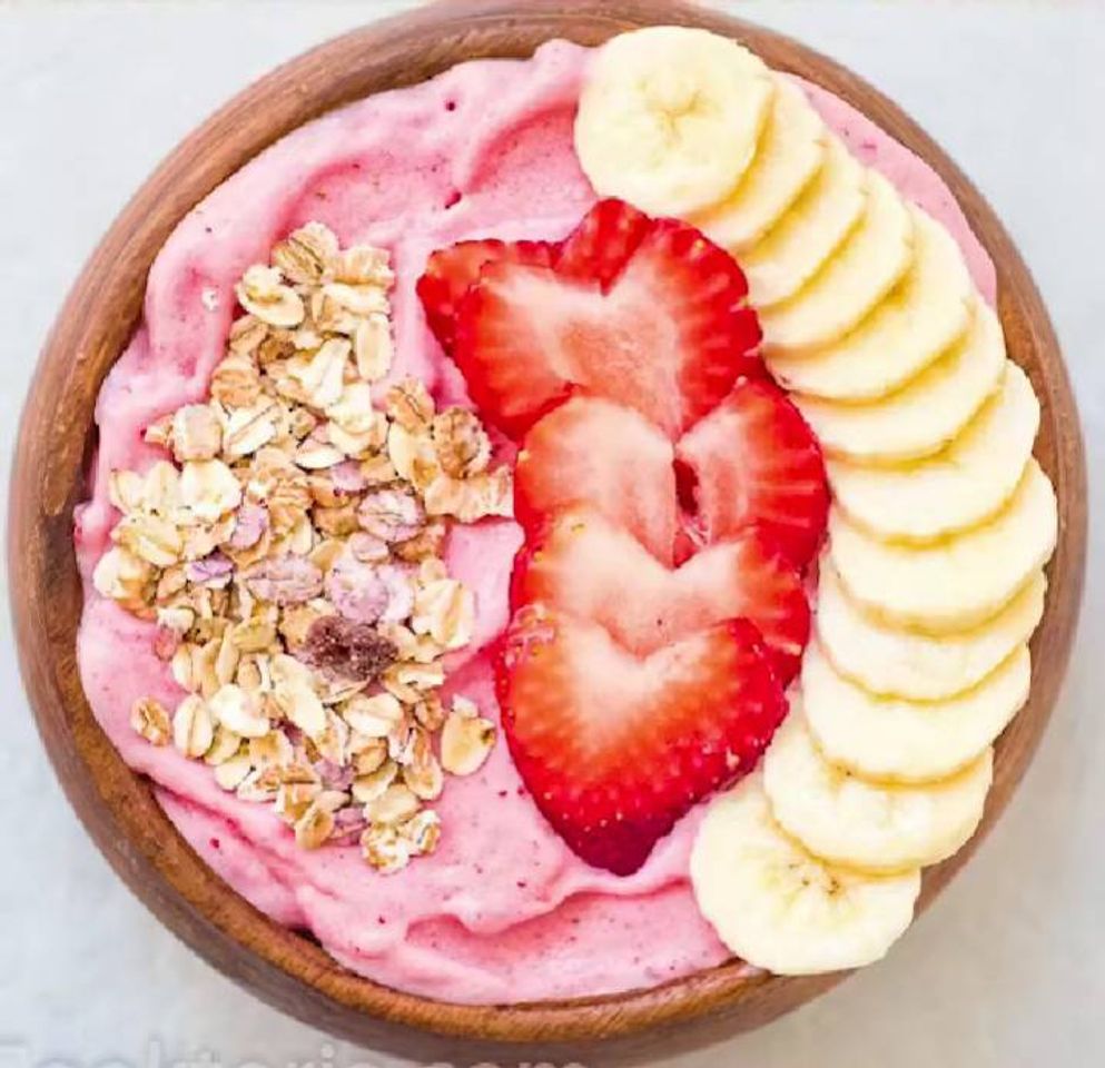 Fashion Strawberry banana smoothie bowl