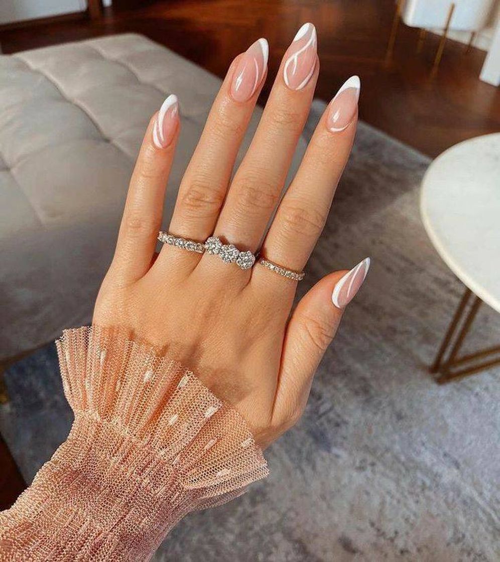 Social unhas decotadas artsy nail