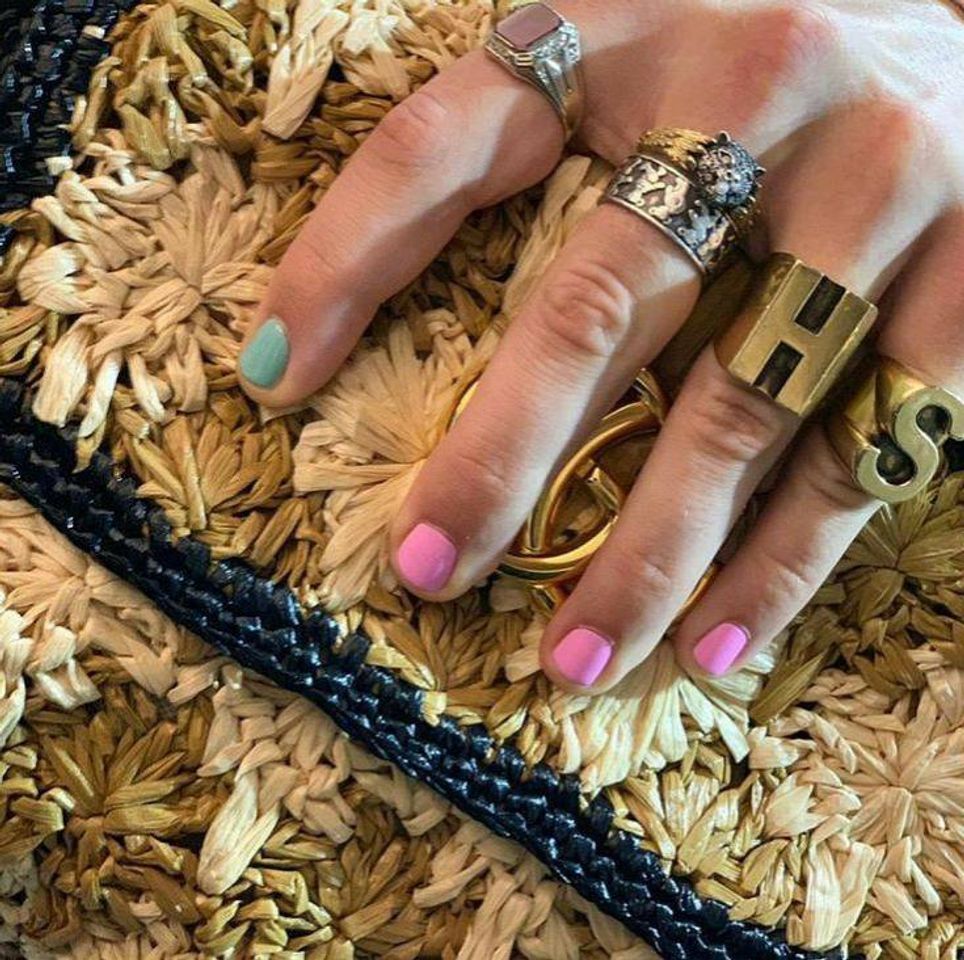 Social fine line nails 