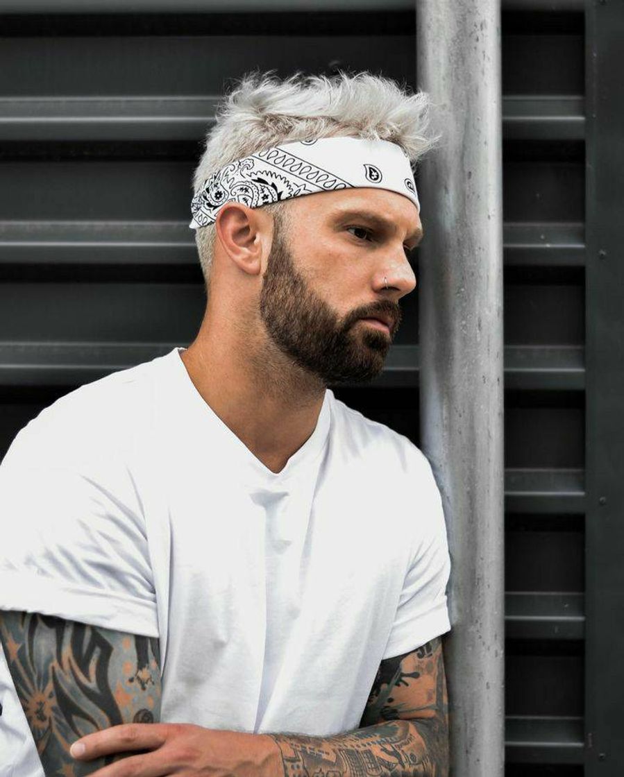 Moda Bandana estampada branca com detalhes em preto