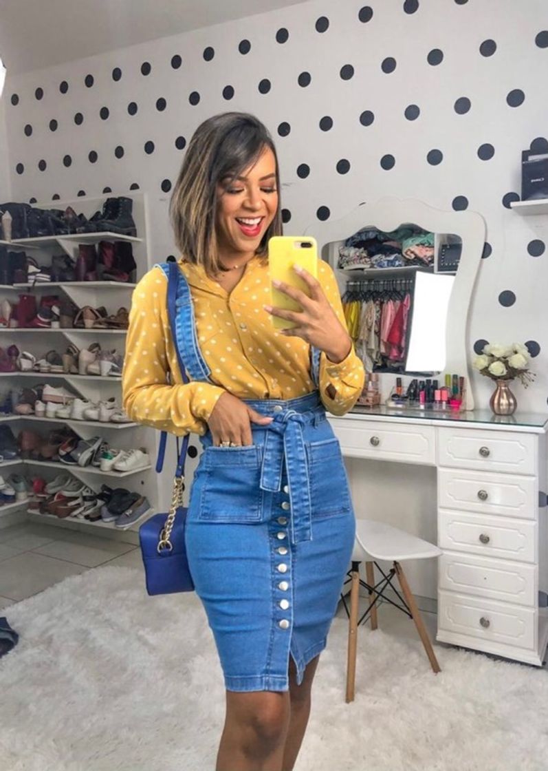 Fashion Salopete jeans com blusa de manga amarela💛