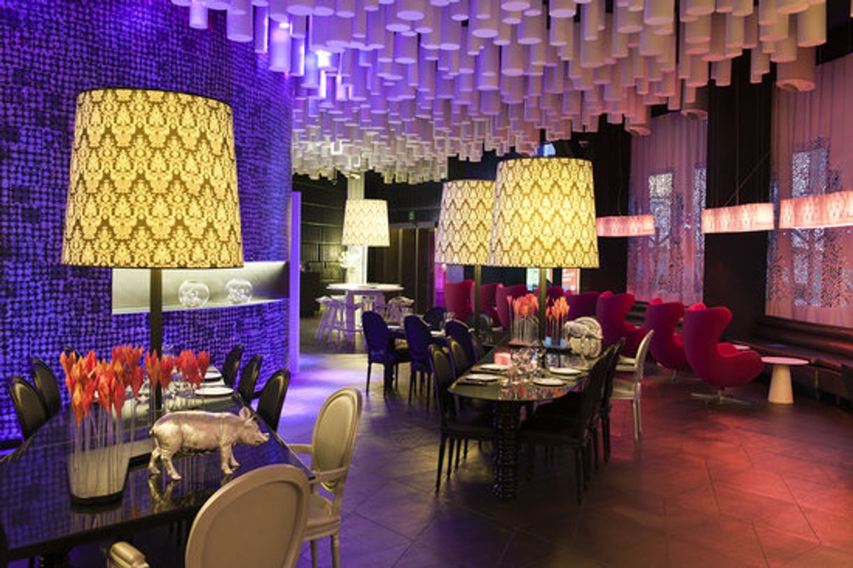 Restaurants B Lounge