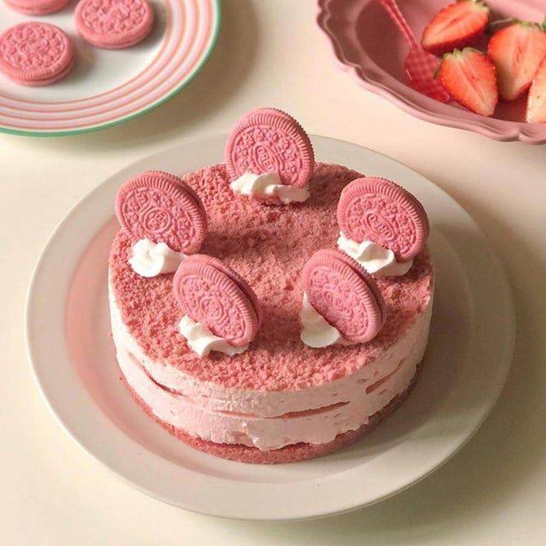 Social Strawberry Oreo Cheesecake 