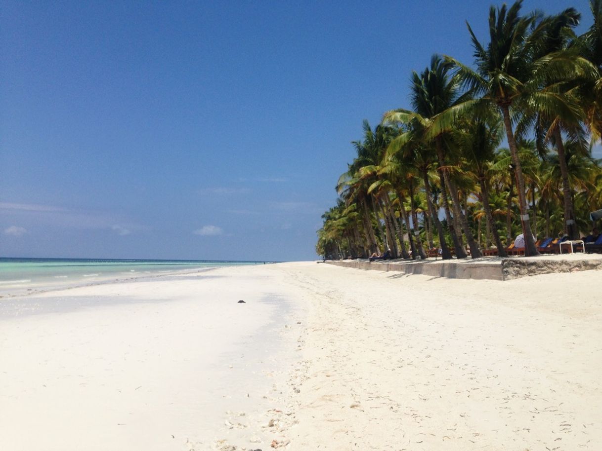 Lugar Dumaluan Beach