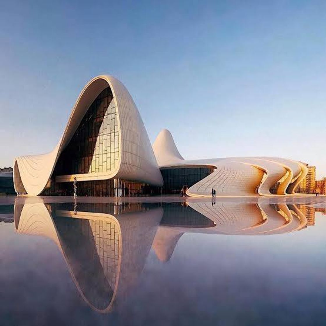 Fashion Zaha Hadid: Heydar Aliyev Center