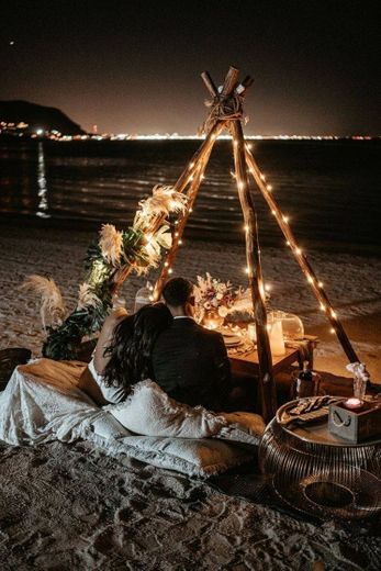 Jantar romântico na praia 