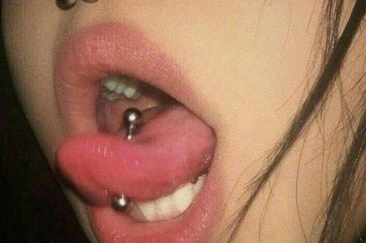 Piercing na língua 