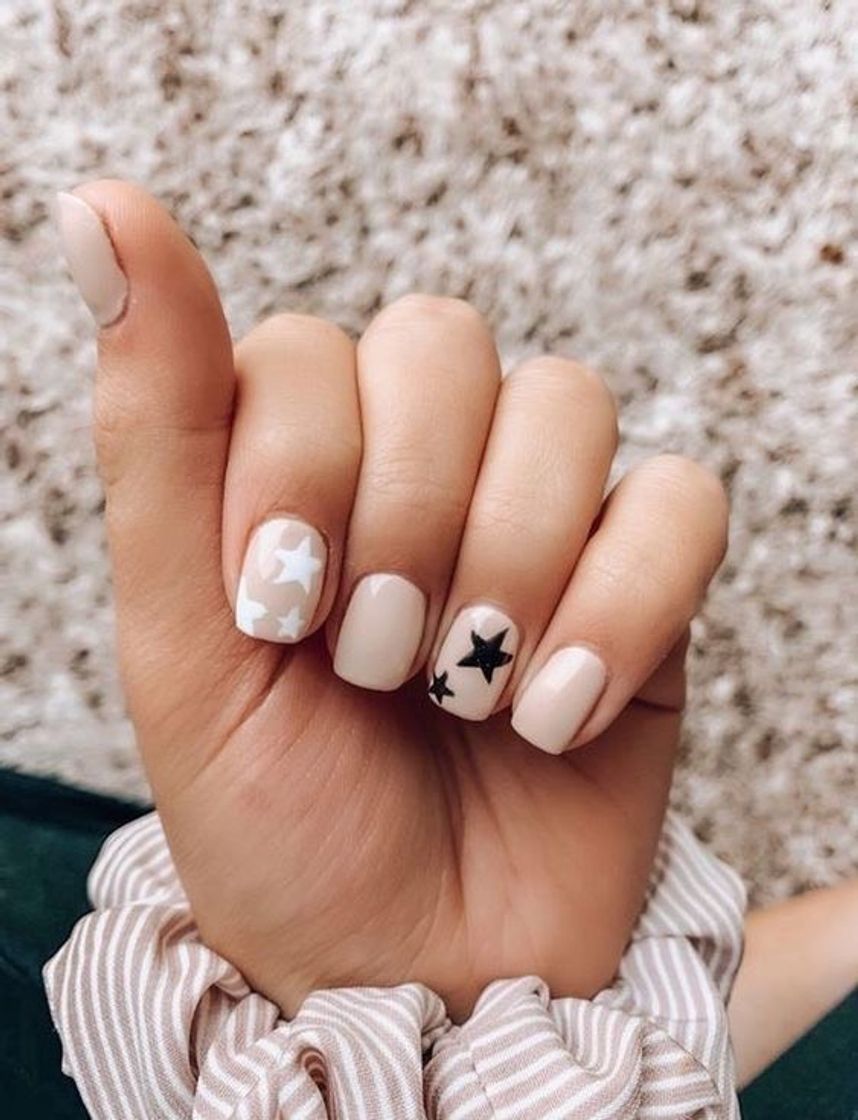 Moda nail inspiration 🕊💗