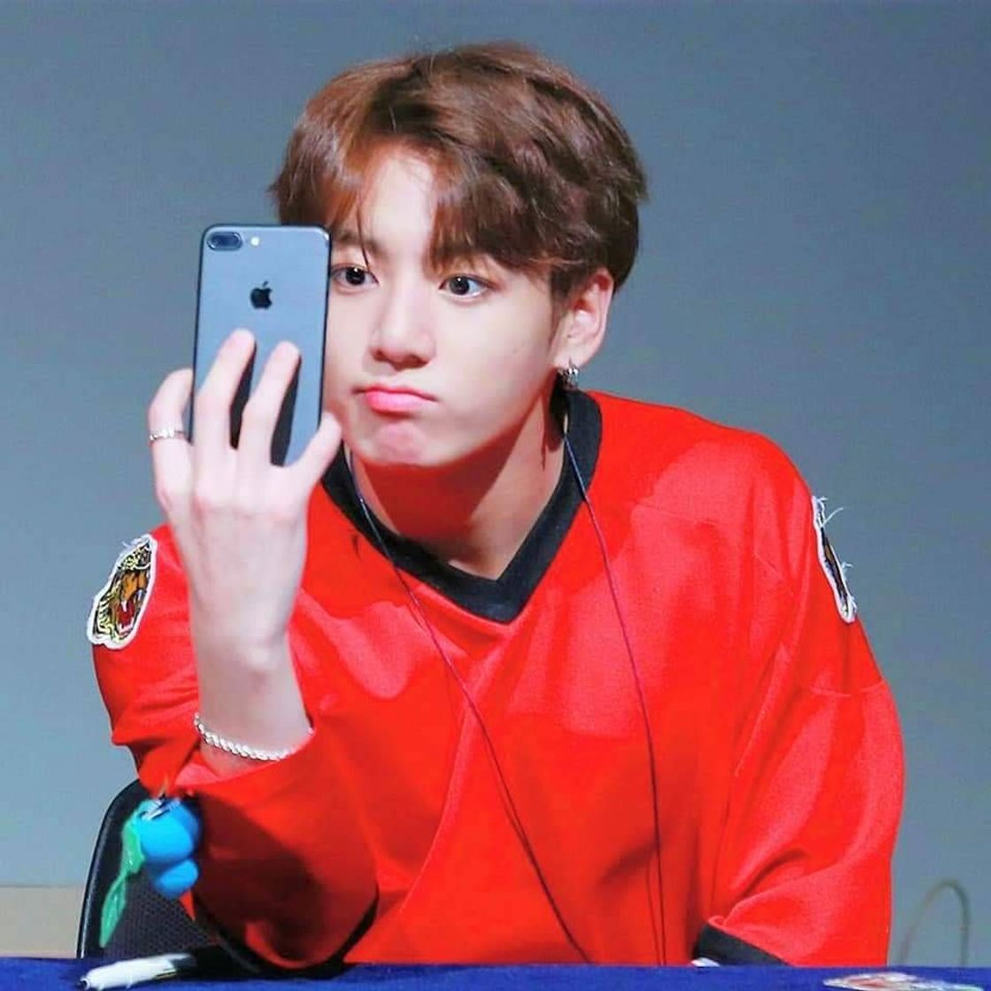 Moda Jungkook being himself 