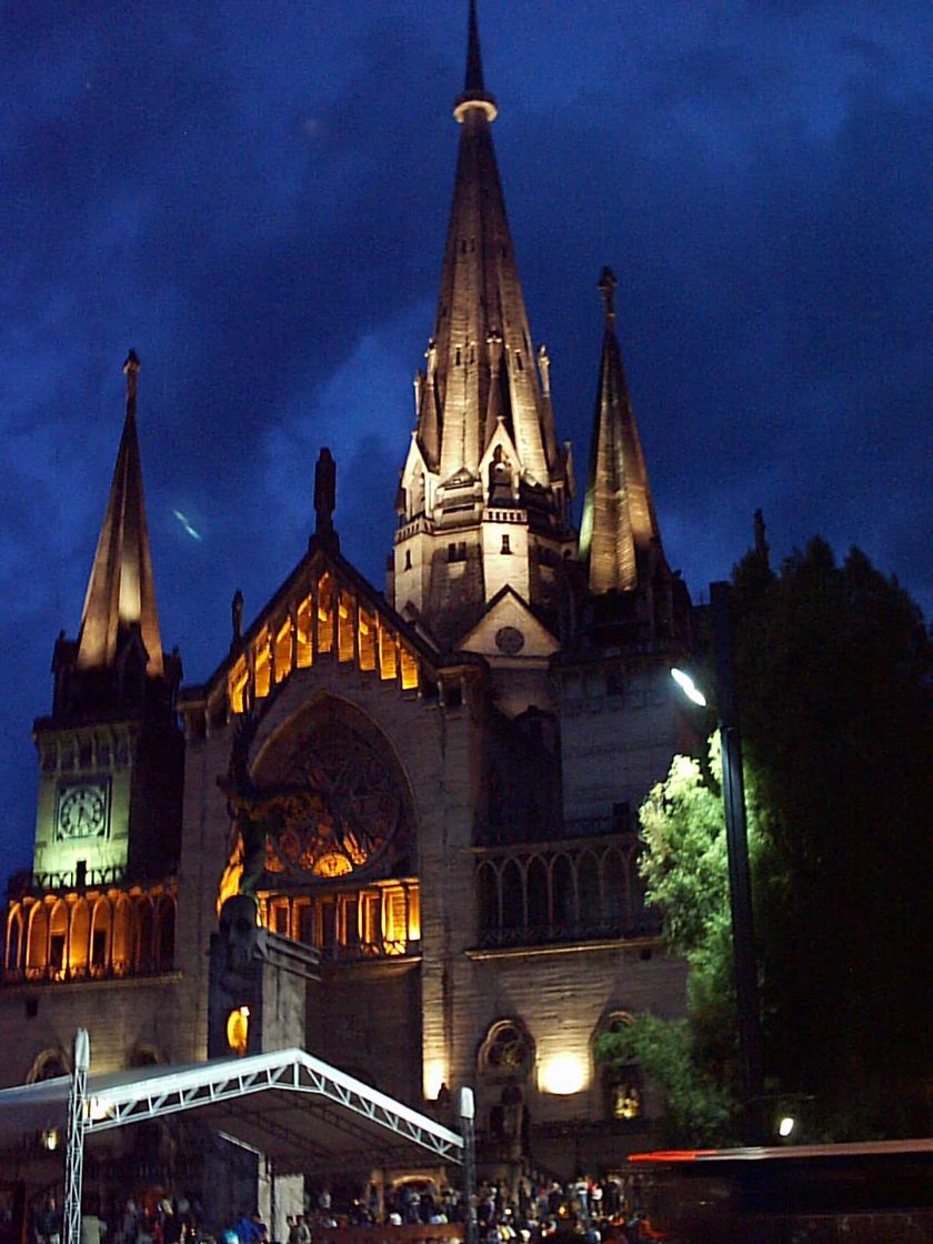 Places Catedral basílica de Nuestra Señora del Rosario de Manizales