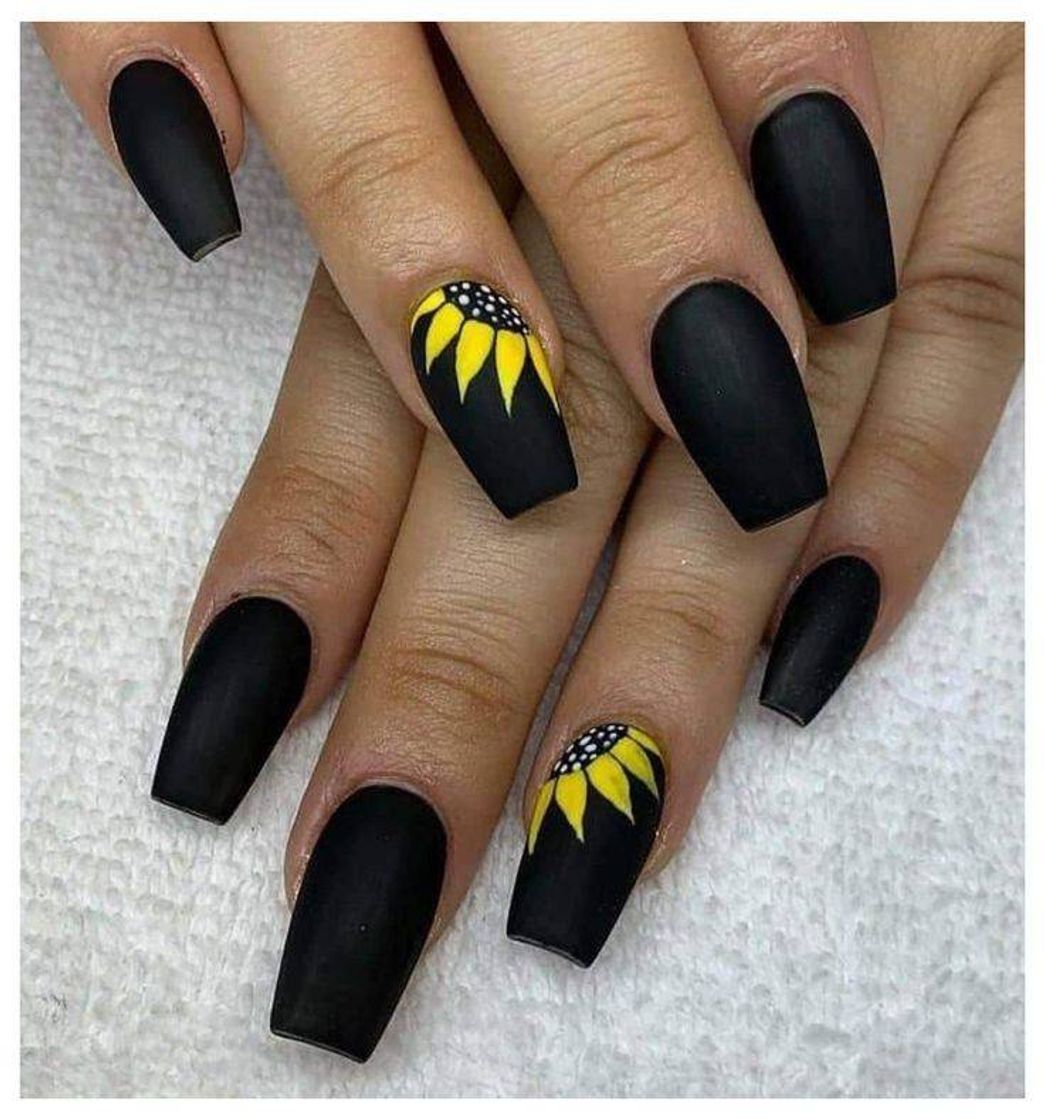 Moda Nails