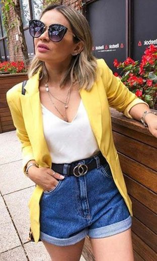 Short jeans elegante com blazer amarelo 