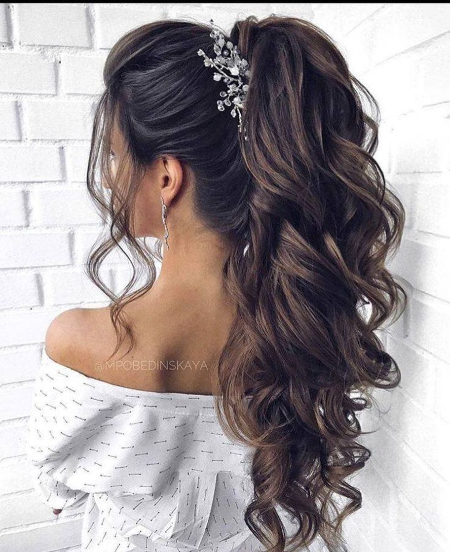 Moda Rabo de cavalo - penteado com cachos 