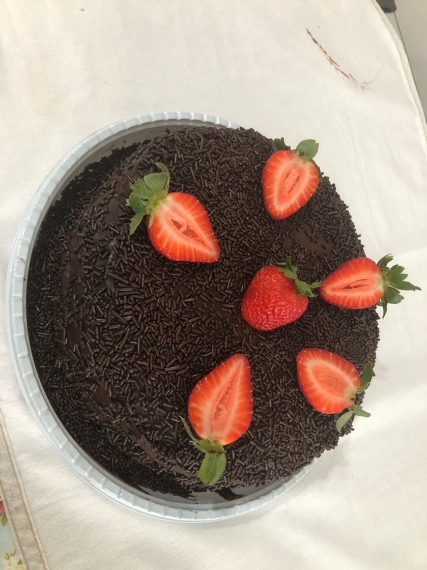 Fashion Bolo de brigadeiro com morango 