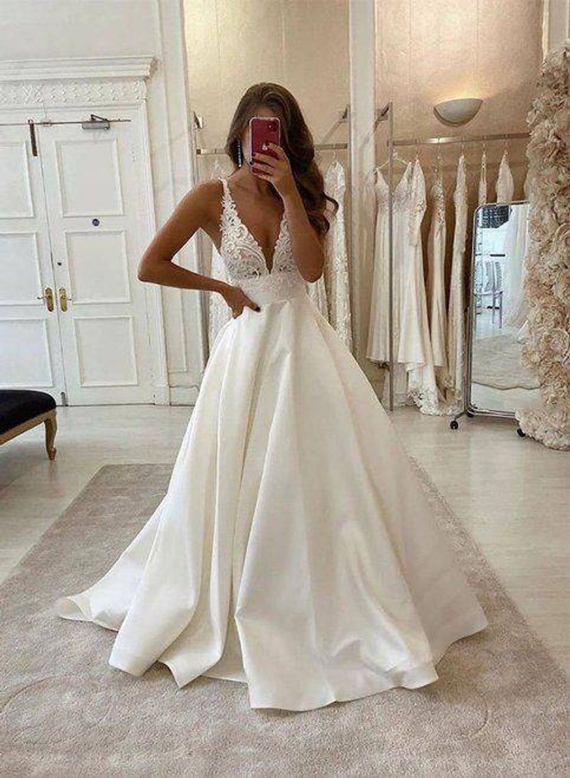 Vestido de noiva para tornar o seu dia mais lindo ainda. 