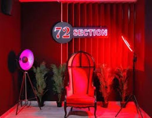 72 Section Lounge