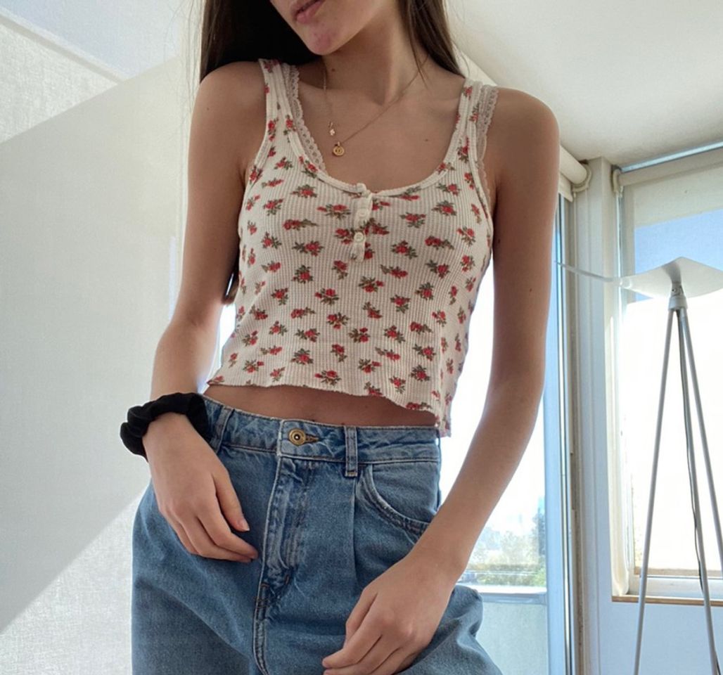 Moda Brandy Melville Floral Crop Tank Top